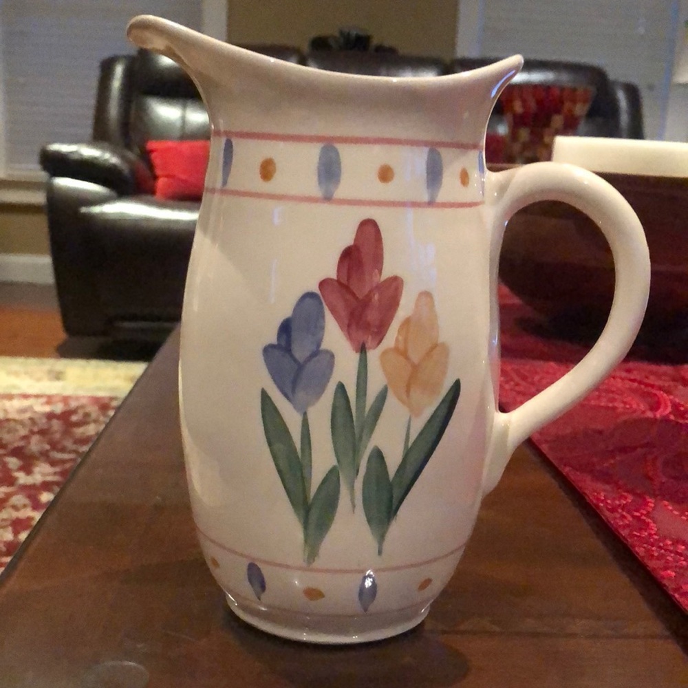 Beautiful tulip floral water pitcher Pottery by Levine Inc Richmond CA